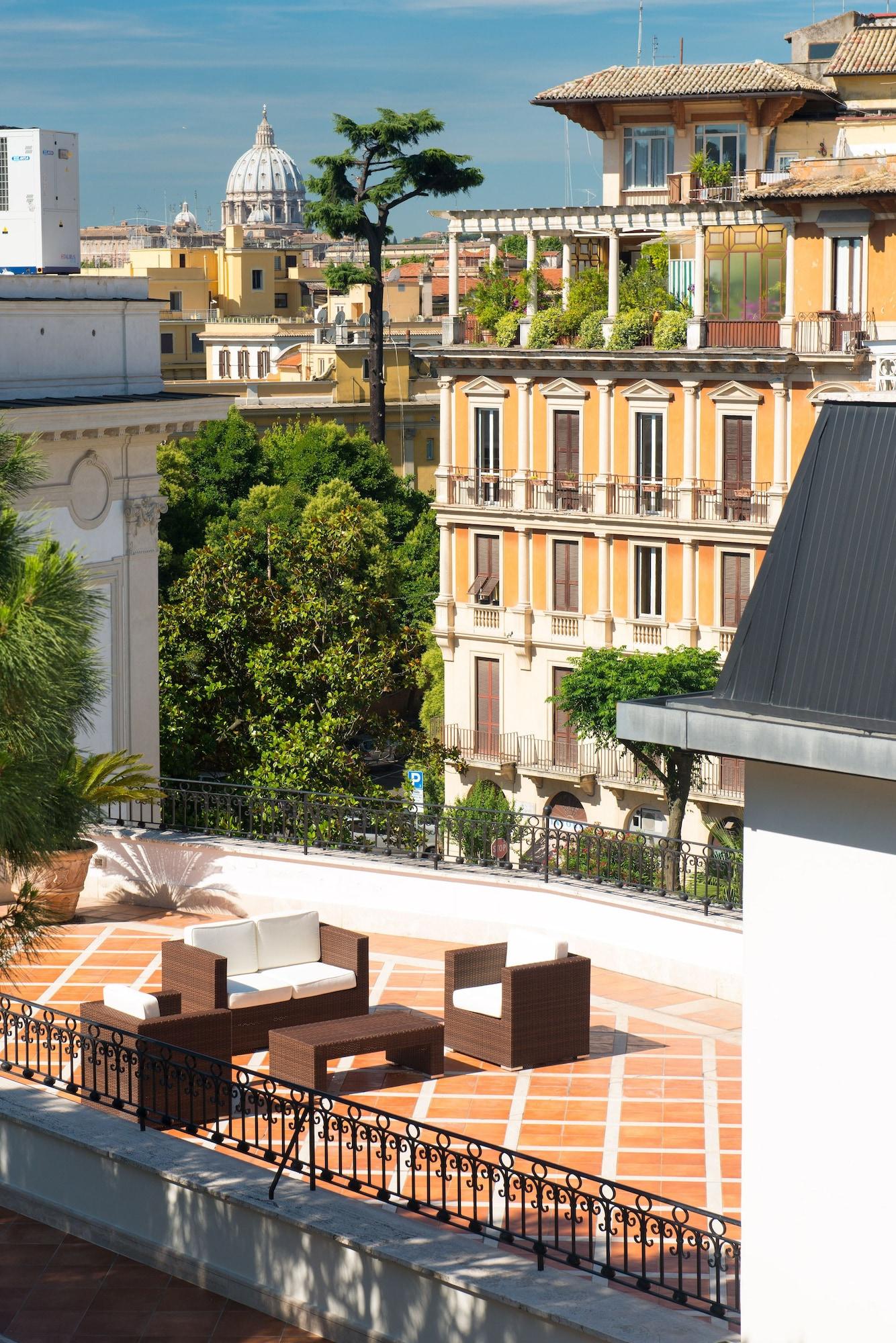 돈나 로우라 팰리스 호텔 로마 외부 사진